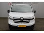 Renault Trafic 2.0-130pk dCi T30 L2H1. Dames en heren ondernemers opgelet ! Erg nette Renault Trafic met slechts 45.000km ! Airco, cruise control, trekhaak, laadruimte betimmerd, telefoonvoorb., bijrijdersbank, centrale vergr. afstand bediend etc, etc