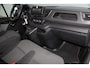 Renault Trafic 2.0-130pk dCi T30 L2H1. Dames en heren ondernemers opgelet ! Erg nette Renault Trafic met slechts 45.000km ! Airco, cruise control, trekhaak, laadruimte betimmerd, telefoonvoorb., bijrijdersbank, centrale vergr. afstand bediend etc, etc