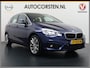 BMW 2-Serie Active Tourer deze 225xe Hybrid Automaat Leder+Memory Trekhaak Panorama Schuif Kanteldak Navi Ecc Cruise Control Head-Up Display Sport Line Centennial High Executive iPerformance Stoelverwarming Sportstoelen Lmv Elek.Achterklep E-Drive 4WD AWD Origineel Nederlandse Auto