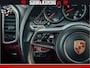 Porsche Cayenne 4.8 TURBO 519 PK | GARANTIE TOT 06-07-2027 | ONDERHOUDSHISTORIE AANWEZIG | LUCHTVERING | SCHERMEN ACHTER | 21 INCH PORSCHE WIELEN | BOM VOL | Porsche Exclusive Mahagoni metallic met Crimson Red leder.
