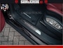 Porsche Cayenne 4.8 TURBO 519 PK | GARANTIE TOT 06-07-2027 | ONDERHOUDSHISTORIE AANWEZIG | LUCHTVERING | SCHERMEN ACHTER | 21 INCH PORSCHE WIELEN | BOM VOL | Porsche Exclusive Mahagoni metallic met Crimson Red leder.