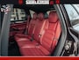 Porsche Cayenne 4.8 TURBO 519 PK | GARANTIE TOT 06-07-2027 | ONDERHOUDSHISTORIE AANWEZIG | LUCHTVERING | SCHERMEN ACHTER | 21 INCH PORSCHE WIELEN | BOM VOL | Porsche Exclusive Mahagoni metallic met Crimson Red leder.