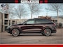 Porsche Cayenne 4.8 TURBO 519 PK | GARANTIE TOT 06-07-2027 | ONDERHOUDSHISTORIE AANWEZIG | LUCHTVERING | SCHERMEN ACHTER | 21 INCH PORSCHE WIELEN | BOM VOL | Porsche Exclusive Mahagoni metallic met Crimson Red leder.