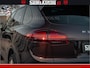 Porsche Cayenne 4.8 TURBO 519 PK | GARANTIE TOT 06-07-2027 | ONDERHOUDSHISTORIE AANWEZIG | LUCHTVERING | SCHERMEN ACHTER | 21 INCH PORSCHE WIELEN | BOM VOL | Porsche Exclusive Mahagoni metallic met Crimson Red leder.