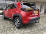 Toyota Yaris Cross 1.5 Hybrid 115 First Edition Nieuwprijs € 35.750 Trekhaak/Navi Full map/A.uitrij camera/Autom. airco/Keyless entry+start/Apple carplay/Donkere hemel/Leder. multifunct. stuur/Stoelverwarm./Add. cruisecontr./Parkeersens./Led dagrijverl.