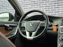 Volvo V60 2.0 T5 Summum | Trekhaak | Adaptieve Cruise Controle | Blis | Dakrails | Stoelverwarming | High performance audio | Navigatie |