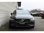 Volvo V60 T6 Plug-in hybrid AWD Plus Dark | Trekhaak | Rondom zichtcamera | Verwarmbare voorstoelen+achterbank+stuurwiel | Premium audio by Harman Kardon | Verwarmbare voorruit | 18 inch Lichtmetalen velgen