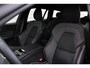 Volvo V60 T6 Plug-in hybrid AWD Plus Dark | Trekhaak | Rondom zichtcamera | Verwarmbare voorstoelen+achterbank+stuurwiel | Premium audio by Harman Kardon | Verwarmbare voorruit | 18 inch Lichtmetalen velgen