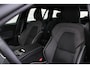Volvo V60 T6 Plug-in hybrid AWD Plus Dark | Trekhaak | Rondom zichtcamera | Verwarmbare voorstoelen+achterbank+stuurwiel | Premium audio by Harman Kardon | Verwarmbare voorruit | 18 inch Lichtmetalen velgen