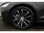 Volvo V60 T6 Plug-in hybrid AWD Plus Dark | Trekhaak | Rondom zichtcamera | Verwarmbare voorstoelen+achterbank+stuurwiel | Premium audio by Harman Kardon | Verwarmbare voorruit | 18 inch Lichtmetalen velgen