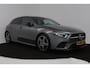 Mercedes-Benz A-klasse 180 Business Solution AMG (SFEERVERLICHTING, ACHTERUITRIJCAMERA, STOELVERWARMING, NAVIGATIE, SENSOREN)