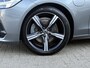 Volvo V90 2.0 T8 AWD R-Design | Plug-In Hybride (PHEV) | Achteruitrijcamera | Harman Kardon Audio | Trekhaak | Navigatie | Apple Carplay | Android Auto | BLIS | Alarm