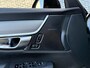 Volvo V90 2.0 T8 AWD R-Design | Plug-In Hybride (PHEV) | Achteruitrijcamera | Harman Kardon Audio | Trekhaak | Navigatie | Apple Carplay | Android Auto | BLIS | Alarm