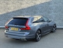 Volvo V90 2.0 T8 AWD R-Design | Plug-In Hybride (PHEV) | Achteruitrijcamera | Harman Kardon Audio | Trekhaak | Navigatie | Apple Carplay | Android Auto | BLIS | Alarm