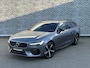 Volvo V90 2.0 T8 AWD R-Design | Plug-In Hybride (PHEV) | Achteruitrijcamera | Harman Kardon Audio | Trekhaak | Navigatie | Apple Carplay | Android Auto | BLIS | Alarm