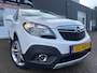 Opel Mokka 1.4 T Innovation met leer en parkeersensoren en navigatie en bluetooth telefoon en airco en cruise controle