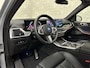 BMW X5 50e M-Sport Pro | M-Stoelen | Carbon | Achterasbesturing | ACC | Panorama | 360 Camera | Soft-Close | Head-Up | M-Gordels | Trekhaak | Harman-Kardon | 22 inch | Individual Leder | Stoelventilatie | Stoelverwarming V+A | Keyless-Entry | Memory | Stuurverwarming | Iconic-Glow | Rij-Assist Pro | Beker Koeling & Verwarming | Zonwering |