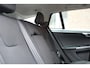 Volvo V60 1.5 T3 Polar+ 100% dealeronderhouden | Stoel-/ stuurwielverwarming | Verwarmde achterbank | Trekhaak | Cruise Control | Navigatie | Bluetooth Telefonie & Multimedia | Lichtmetalen Velgen | Climate Control