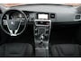 Volvo V60 1.5 T3 Polar+ 100% dealeronderhouden | Stoel-/ stuurwielverwarming | Verwarmde achterbank | Trekhaak | Cruise Control | Navigatie | Bluetooth Telefonie & Multimedia | Lichtmetalen Velgen | Climate Control