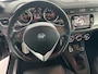 Alfa Romeo Giulietta 1.4 Turbo MultiAir Super Automaat Airco - Cruise control - Parkeersensoren voor en achter - Navigatiesysteem full map - Trekhaak afneembaar  - Stoelverwarming - Licht metalen velgen 18 inch - Mistlampen voor - Radio - Stuur m - Start/stop systeem - Stuur leder - Bluetooth - Led verlichting - Sportstuur -  Auto nieuw bij ons geleverd - Eerste eigenaar