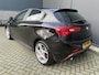 Alfa Romeo Giulietta 1.4 Turbo MultiAir Super Automaat Airco - Cruise control - Parkeersensoren voor en achter - Navigatiesysteem full map - Trekhaak afneembaar  - Stoelverwarming - Licht metalen velgen 18 inch - Mistlampen voor - Radio - Stuur m - Start/stop systeem - Stuur leder - Bluetooth - Led verlichting - Sportstuur -  Auto nieuw bij ons geleverd - Eerste eigenaar