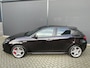 Alfa Romeo Giulietta 1.4 Turbo MultiAir Super Automaat Airco - Cruise control - Parkeersensoren voor en achter - Navigatiesysteem full map - Trekhaak afneembaar  - Stoelverwarming - Licht metalen velgen 18 inch - Mistlampen voor - Radio - Stuur m - Start/stop systeem - Stuur leder - Bluetooth - Led verlichting - Sportstuur -  Auto nieuw bij ons geleverd - Eerste eigenaar