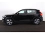 Volvo XC40 B4 Plus Dark - IntelliSafe Assist & Surround - Harman/Kardon audio - Parkeercamera achter - Verwarmde voorstoelen & stuur - Parkeersensoren voor & achter - Draadloze tel. lader - Elektr. inklapbare trekhaak - 19' LMV