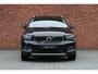 Volvo XC40 B4 Inscription | Trekhaak | Parkeercamera | Bumperdelen Gespoten in Onyx Black | Verwarmbare Voorstoelen & Stuurwiel | Apple Carplay/ Android Auto | Navigatie | Harman Kardon | All-Season banden