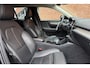 Volvo XC40 B4 Inscription | Trekhaak | Parkeercamera | Bumperdelen Gespoten in Onyx Black | Verwarmbare Voorstoelen & Stuurwiel | Apple Carplay/ Android Auto | Navigatie | Harman Kardon | All-Season banden