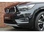 Volvo XC40 B4 Inscription | Trekhaak | Parkeercamera | Bumperdelen Gespoten in Onyx Black | Verwarmbare Voorstoelen & Stuurwiel | Apple Carplay/ Android Auto | Navigatie | Harman Kardon | All-Season banden