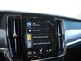 Volvo V90 2.0 T4 Momentum | Apple Carplay/Android Auto | Cruise control adaptief | Parkeersensor voor en achter | Keyless start | Verwarmbare zitplaatsen voor/achter | Verwarmbaar stuurwiel |