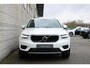 Volvo XC40 1.5 T2 Momentum | Verwarmbare voorruit | Parkeerassistent voor+achter | Climate control | Keyless | 18 inch Lichtmetalen velgen |