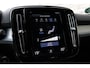 Volvo XC40 1.5 T2 Momentum | Verwarmbare voorruit | Parkeerassistent voor+achter | Climate control | Keyless | 18 inch Lichtmetalen velgen |
