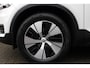 Volvo XC40 1.5 T2 Momentum | Verwarmbare voorruit | Parkeerassistent voor+achter | Climate control | Keyless | 18 inch Lichtmetalen velgen |