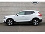 Volvo XC40 1.5 T2 Momentum | Verwarmbare voorruit | Parkeerassistent voor+achter | Climate control | Keyless | 18 inch Lichtmetalen velgen |