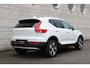 Volvo XC40 1.5 T2 Momentum | Verwarmbare voorruit | Parkeerassistent voor+achter | Climate control | Keyless | 18 inch Lichtmetalen velgen |