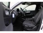 Volvo XC40 1.5 T2 Momentum | Verwarmbare voorruit | Parkeerassistent voor+achter | Climate control | Keyless | 18 inch Lichtmetalen velgen |