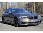 BMW 5-Serie M550i xDrive High Executive Vol | HUD | Schuifdak | B&W | Soft Close | Massage | Driv ass plus | Standkachel | 360 | DAB | Stoelventilatie | Elektr. trekhaak | Ambient Air | Stuurwielverwarming | Etc.