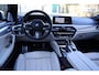 BMW 5-Serie M550i xDrive High Executive Vol | HUD | Schuifdak | B&W | Soft Close | Massage | Driv ass plus | Standkachel | 360 | DAB | Stoelventilatie | Elektr. trekhaak | Ambient Air | Stuurwielverwarming | Etc.