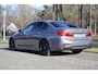 BMW 5-Serie M550i xDrive High Executive Vol | HUD | Schuifdak | B&W | Soft Close | Massage | Driv ass plus | Standkachel | 360 | DAB | Stoelventilatie | Elektr. trekhaak | Ambient Air | Stuurwielverwarming | Etc.
