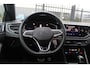 Volkswagen Polo 1.0 TSI R-Line Automaat/Navigatie/Virtual cockpit/Adaptive cruise control/Achteruitrijcamera/Parkeersensoren rondom/Apple carplay/Stoelverwarming/LED grill/IQ.light/Climate control/Draadloze telefoonlader/DAB/17''Lichtmetalen velgen.