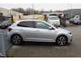 Volkswagen Polo 1.0 TSI R-Line Automaat/Navigatie/Virtual cockpit/Adaptive cruise control/Achteruitrijcamera/Parkeersensoren rondom/Apple carplay/Stoelverwarming/LED grill/IQ.light/Climate control/Draadloze telefoonlader/DAB/17''Lichtmetalen velgen.