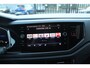 Volkswagen Polo 1.0 TSI R-Line Automaat/Navigatie/Virtual cockpit/Adaptive cruise control/Spraakbediening/Achteruitrijcamera/Parkeersensoren rondom/Apple carplay/Stoelverwarming/LED grill/IQ.light/Climate control/Draadloze telefoonlader/DAB/17''Lichtmetalen velgen.