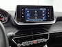 Peugeot 208 Allure 100pk Automaat | Navigatie | Achteruitrijcamera | Climate Control | Cruise Control | Parkeersensoren | Apple Carplay / Android Auto | Armsteun | Led koplampen | Elektrisch inklapbare spiegels | Automatisch dimlicht | Regensensor | Bluetooth | Donker getint glas | 16" lichtmetalen velgen |