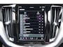 Volvo XC60 2.0 B4 AWD R-Design LAGE KM-STAND | TREKH. | LEER | PILOT