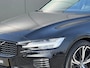 Volvo V60 T6 Plug-in hybrid AWD Ultra Dark | Panoramadak | Trekhaak | 360 Camera | Head-up Display | Leder | Stoel en stuurwielverwarming | Adaptieve Cruise control |