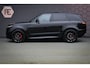 Land Rover Range Rover Sport P510e First Edition | ADAPTIVE CRUISE | STOELVERWARMING & VERKOELING | MASSAGE | CARBON INTERIEUR | 360 CAMERA | SUEDE HEMEL | TREKHAAK | SCHERMPJES MET NETFLIX | SPIEGELCAMERA |