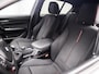 BMW 1-Serie 118i Business Sport 170Pk (APPLE CARPLAY, CLIMATE, STOELVERWARMING, ZWART HEMEL, GETINT GLAS, SPORTSTOELEN, CRUISE, XENON, PARKEERSENSOREN, NIEUWE APK, ARMSTEUN, NIEUWSTAAT)