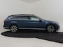 Volkswagen Passat Variant GTE Business 218pk | Dodehoekdetectie | Camera achter | Navigatie | Panorama dak | Matrix koplampen | Stuur+stoelverwarming | Adaptief cruise control | 17"LMV