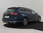 Volkswagen Passat Variant GTE Business 218pk | Dodehoekdetectie | Camera achter | Navigatie | Panorama dak | Matrix koplampen | Stuur+stoelverwarming | Adaptief cruise control | 17"LMV
